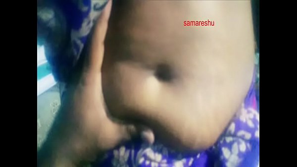 aunty showing navel and pussy
